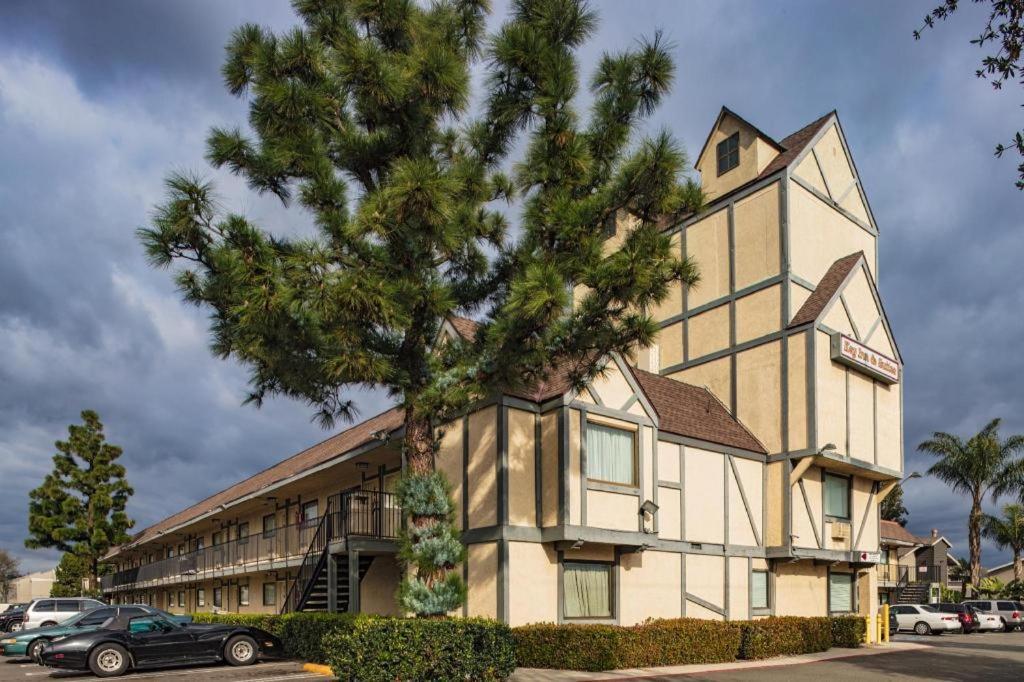 Lemon Heights Inn Tustin Exterior photo