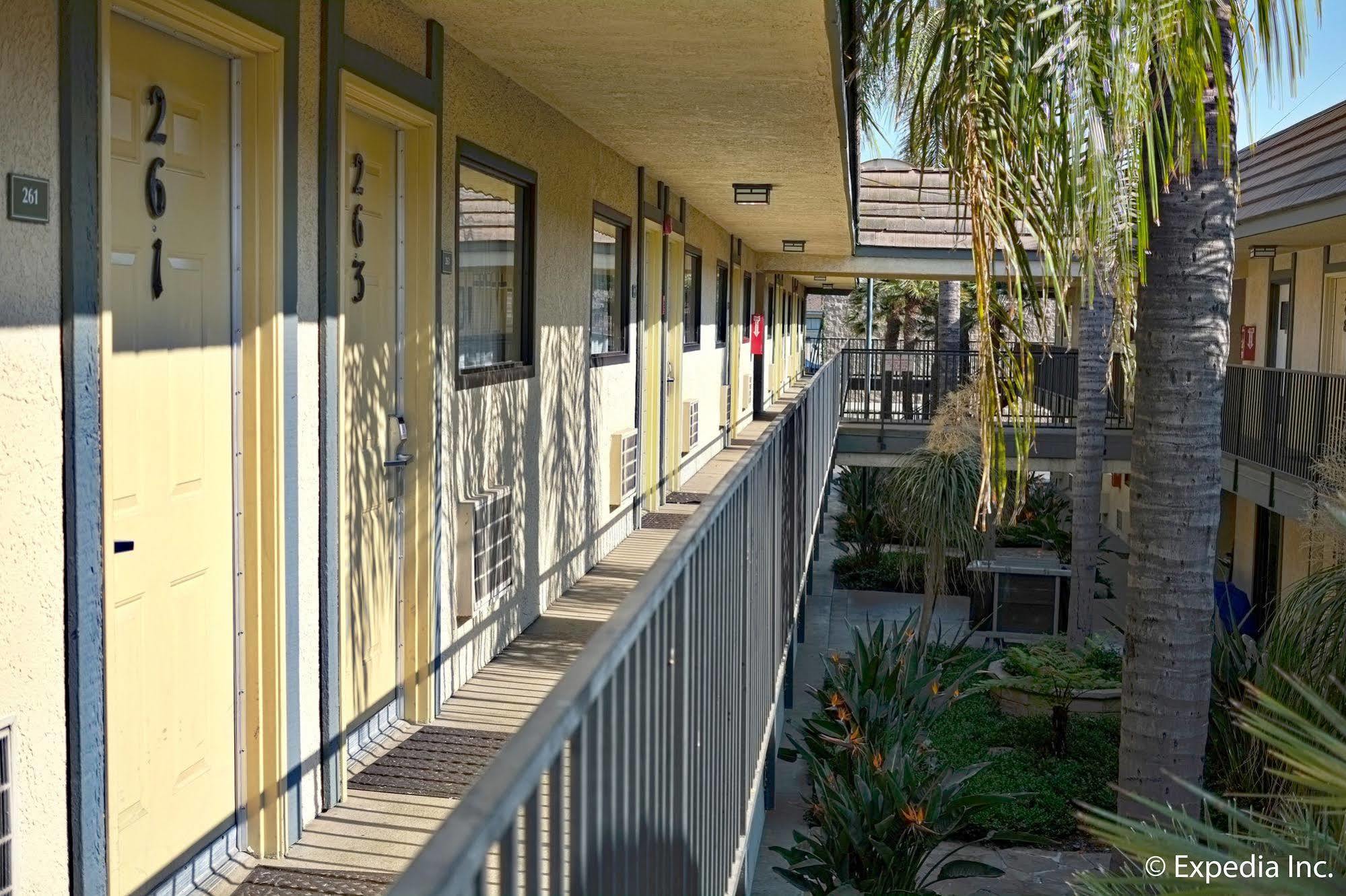 Lemon Heights Inn Tustin Exterior photo
